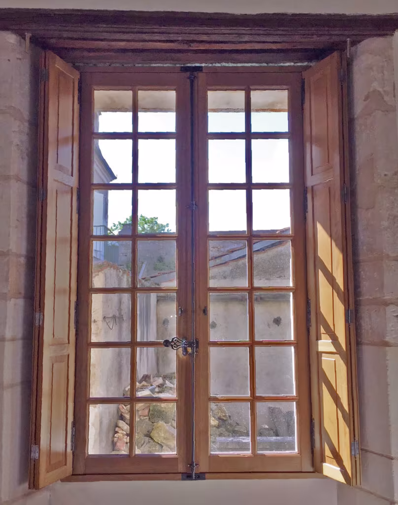 Menuiserie La Palmyre : fenêtre bois sur mesure - réalisation 2RM17
